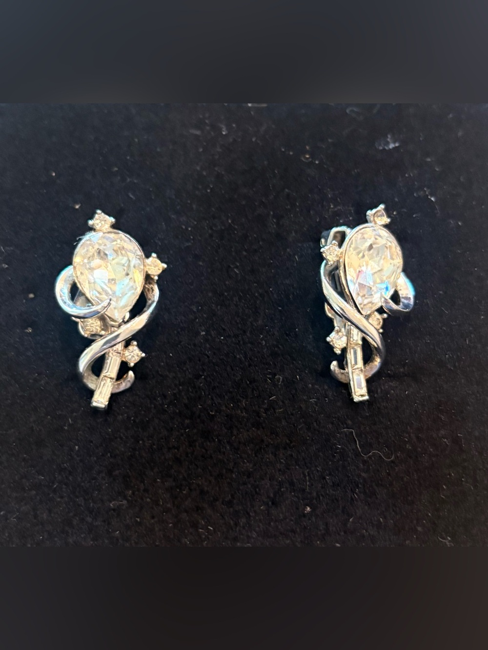 Vintage Pat. Pending Crown Trifari Goldtone Rhinestone Teardrop Clip Earrings